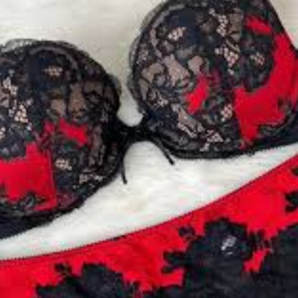 Vintage 💎Victoria's Secret Black and Red Bra